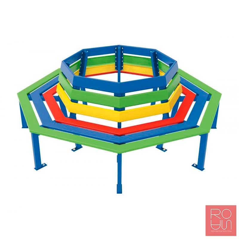 Banc infantil al voltant de l'arbre Silaos parvulari